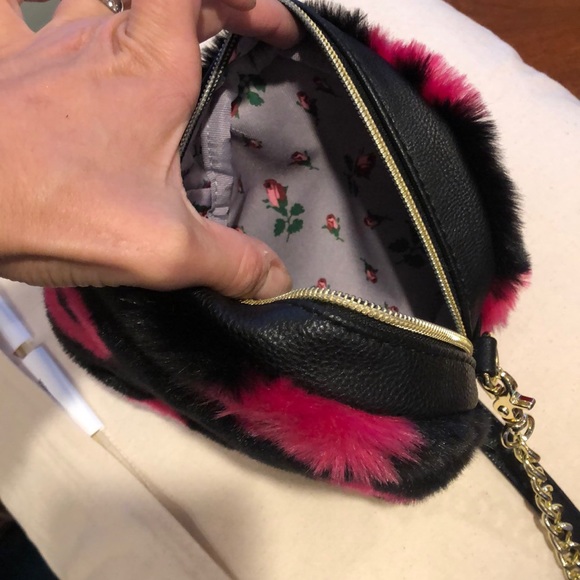 NWOT Betsy Johnson Pom Pom troll canteen crossbody - Picture 6 of 8